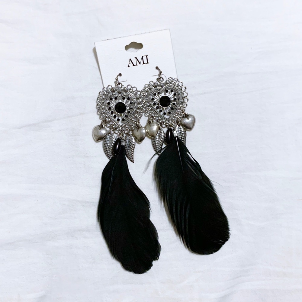 NWT Bohemian Long Feather Drop Hook Heart Earrings